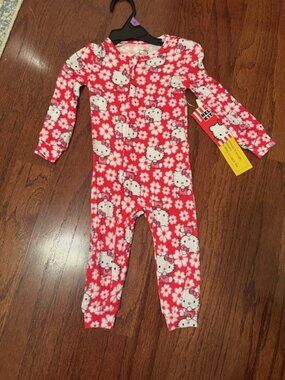 NWT HELLO KITTY PAJAMAS SIZE 12 MONTHS